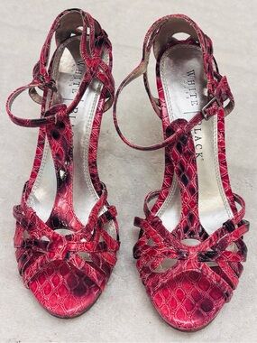 Almost Brand New Heels By White House Black Market - Size 7M - Box 24